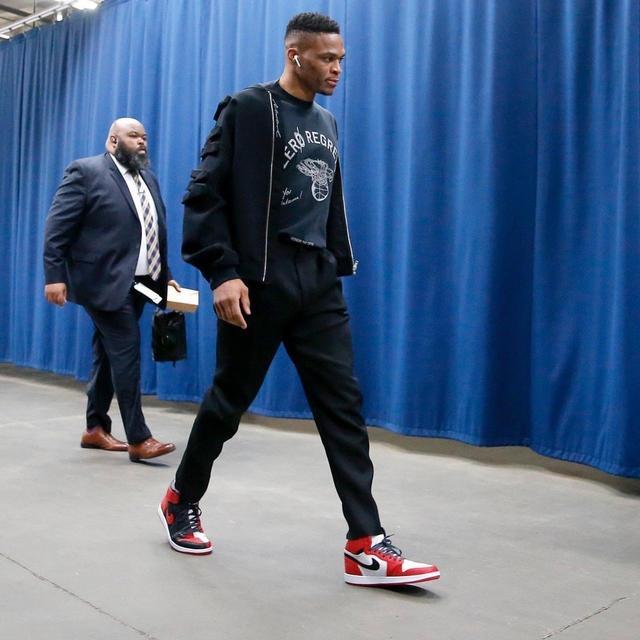 场均入场人 场均入场人